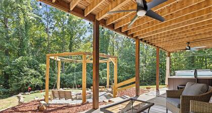 < 1 Mi to Lake Blue Ridge: Forest-view Gem w/ Deck