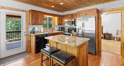 < 1 Mi to Lake Blue Ridge: Forest-view Gem w/ Deck