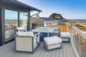 House (3 Bedrooms) | Interior - Sequim Shoreline Retreat w/ 2 Decks: Dogs Welcome! (Sequim)