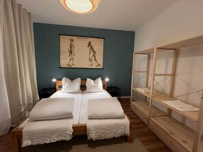 3 chambres, fer et planche à repasser, Wi-Fi, draps fournis