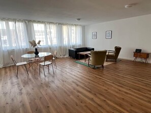 Living area - Emmas Apartments (Duisburg)
