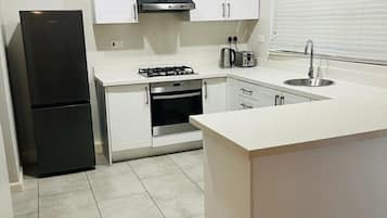 Apartment, 2 Bedrooms, Garden View, Ground Floor | Private kitchen