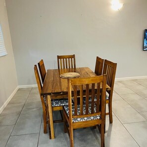 Căn hộ, 2 phòng ngủ, quang cảnh vườn, tầng trệt | Khu ăn uống