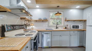 Cottage (2 Bedrooms) | Interior