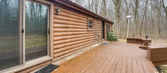 Quiet Wooded Escape! Metro Detroit Basecamp
