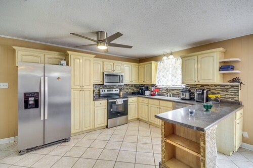Fenced-in Yard + Patio: Pet-friendly Carriere Home