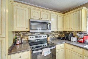 Interior - Fenced-in Yard + Patio: Pet-friendly Carriere Home (Carriere)