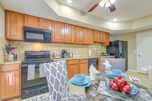 Interior - 7 Mi to Arthur Blank & Trilith Studios: Cozy Suite (Tyrone)