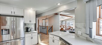 Steps to Cedar Lake! Group Getaway w/ Game Room