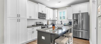 New! Miss Alberta's Cottage, 3BR/2.5BA in Auburn!