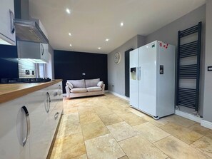 Interior - Entire House Ideal for UHW-Events-Stadium-City-Bay (Cardiff)