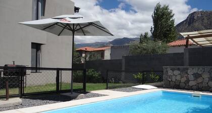 Cottage near the mountains, with swimming pool, rural area, surrounded by nature.