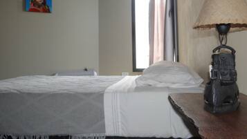 1 habitación, tabla de planchar con plancha, wifi y ropa de cama