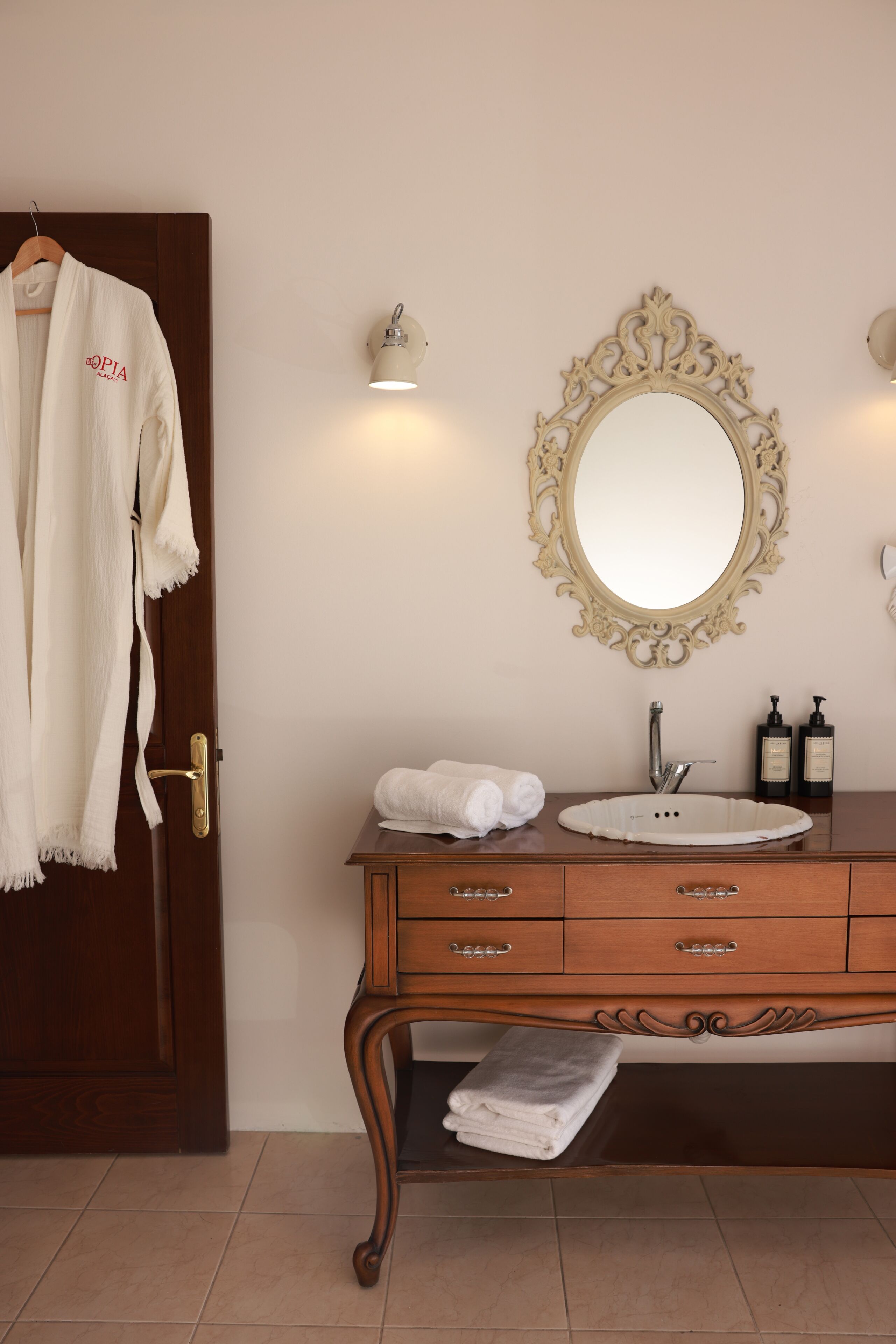 Deluxe Suite, City View | Bathroom