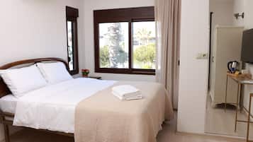 Economy Double Room | Bathroom