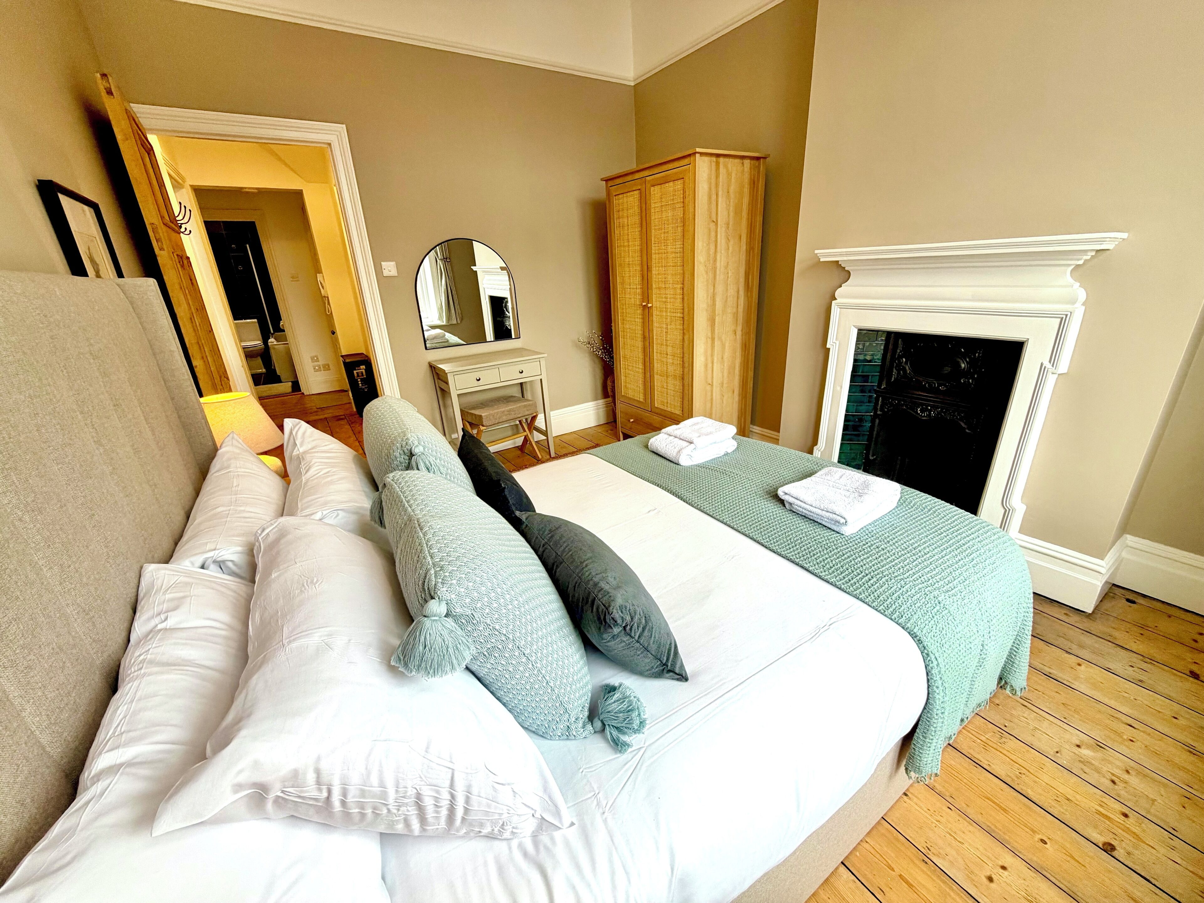 2 chambres, fer et planche à repasser, lit parapluie, Wi-Fi gratuit