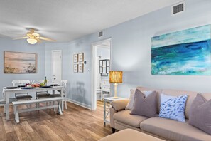 Smart TV, video games, books - Family Friendly Resort w/ Pools, Beach, Golf (Hilton Head Island)
