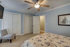 2 bedrooms, iron/ironing board, Internet, bed sheets - Sunset Rentals | Evian 112 (Hilton Head Island)