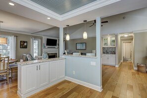 Interior - Sunset Rentals | Evian 112 (Hilton Head Island)
