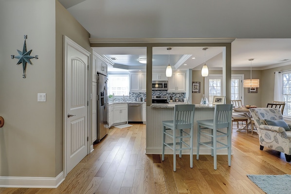 Interior - Sunset Rentals | Evian 112 (Hilton Head Island)