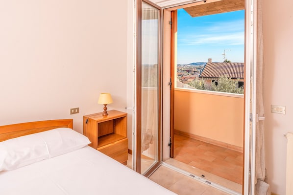 3 chambres, accès au Wi-Fi (inclus), literie fournie