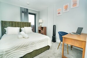 1 bedroom, desk, iron/ironing board, WiFi - Modern 1 Bedroom Apartment in Leicester w Balcony (Leicester)