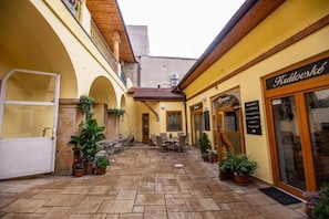 Outdoor dining - Penzion Královské lázně (Poděbrady)