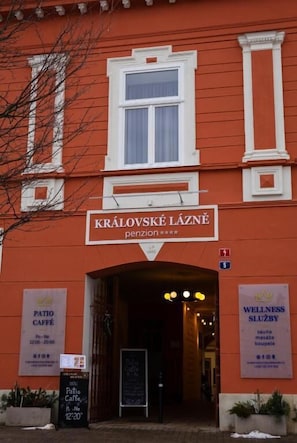 Exterior detail - Penzion Královské lázně (Poděbrady)