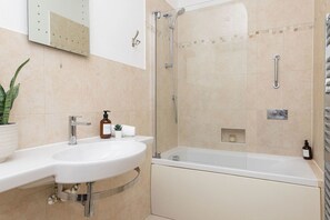 1 bedroom, Internet - Buttercup - Super King Ensuite Room in Sidlesham (Chichester)