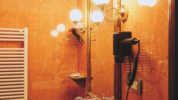 Deluxe Double Room, City View | Bathroom