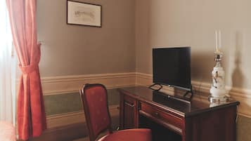 Deluxe Double Room, City View | Interior