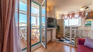 Apartment, City View | Living area