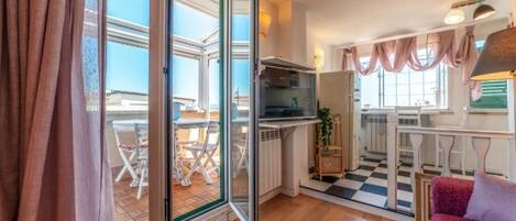 Apartment, City View | Living area