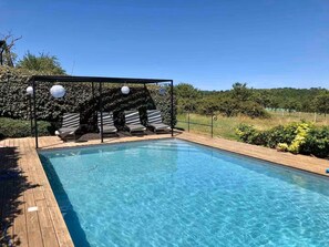 Outdoor pool - Stylish country retreat 5 minutes from Monpazier sleeps 14 with private pool, (Saint-Marcory)