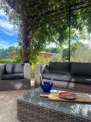 Property grounds - Stylish country retreat 5 minutes from Monpazier sleeps 14 with private pool, (Saint-Marcory)