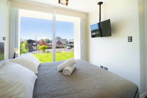 2 bedrooms, iron/ironing board, WiFi