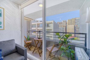 Interior - Vista Capital  2D 2B con Wifi y A/C (Santiago)