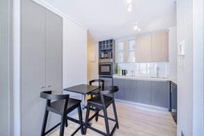 Dining - Vista Capital  2D 2B con Wifi y A/C (Santiago)