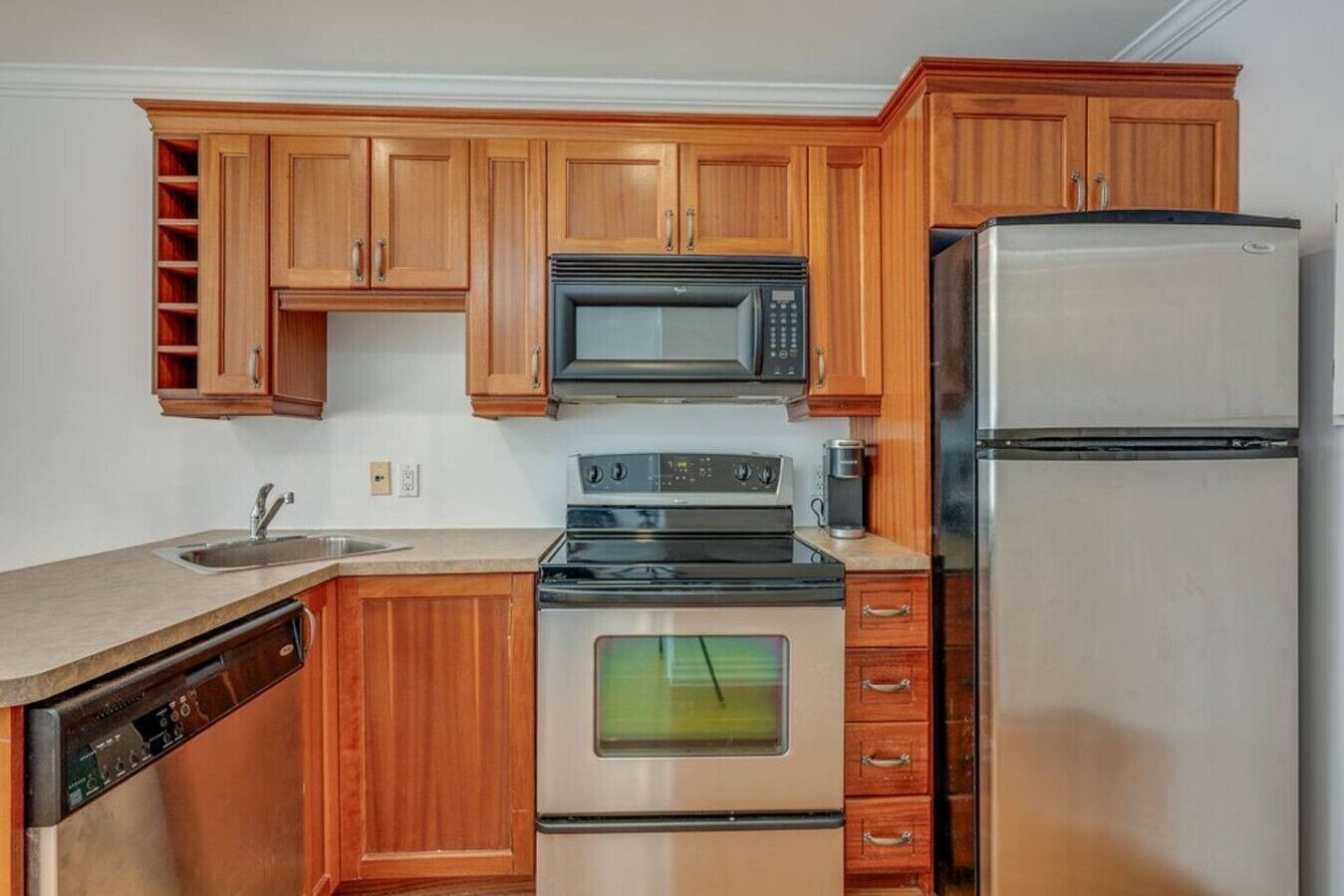 Fridge, oven, stovetop, dishwasher