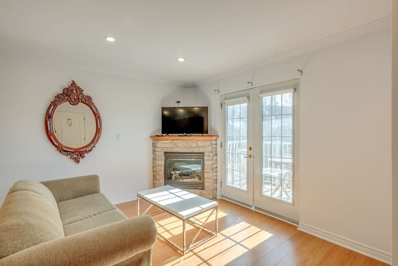 TV, fireplace