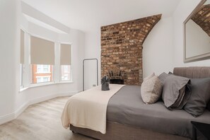 Room - 4 Mins to Anfield | Flex Beds | Bath & Shower | TV (Liverpool)