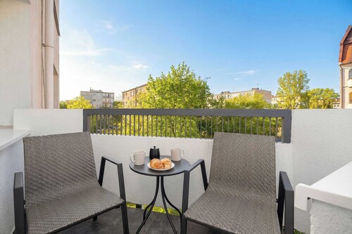 Spacious Apartment in Torun | Balcony | Close to Attractions