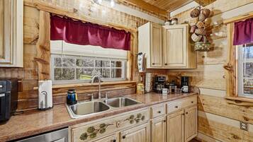 Cabin, 1 Bedroom | Private kitchen