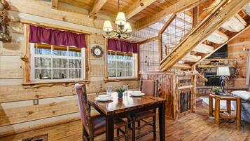 Cabin, 1 Bedroom | Dining