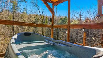 Studio | Outdoor spa tub