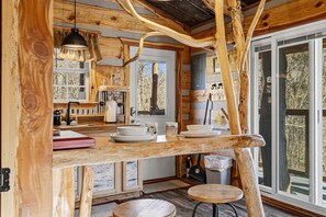 Studio | Private kitchen - Creekside Treehouse Cabin (Cosby)