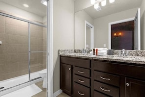 House, Multiple Bedrooms | Bathroom - 10 Bedroomss/ Windsor Island Home (Davenport)