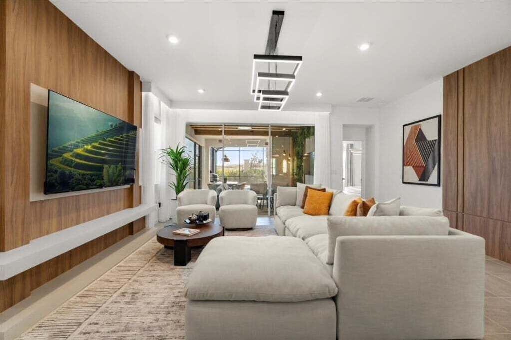 House, Multiple Bedrooms | Living area