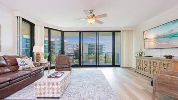 Condo, 3 Bedrooms | Living area