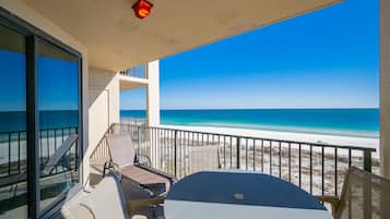 Condo, 1 Bedroom | Outdoor dining